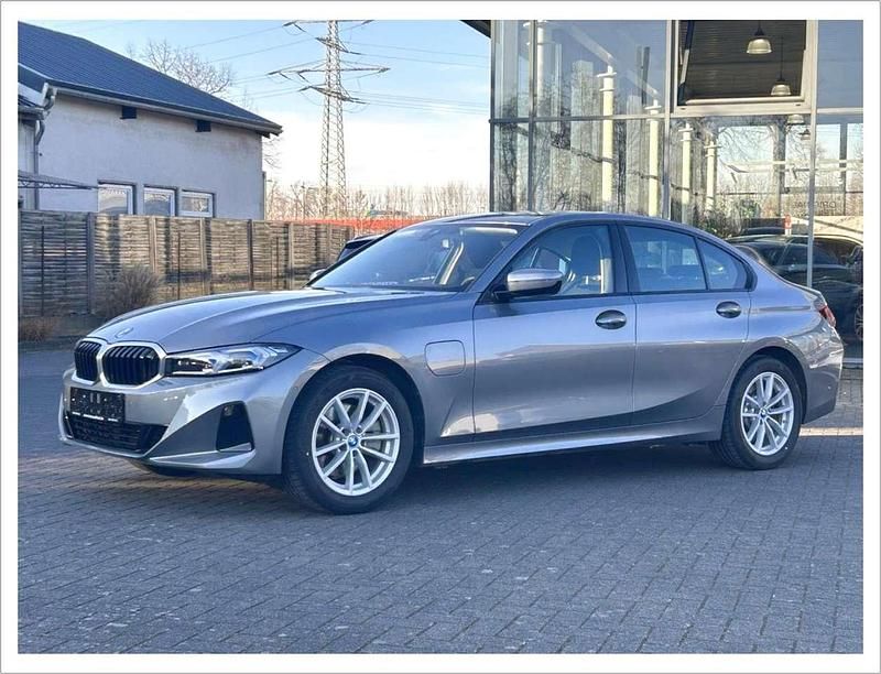 Gebraucht 2023 BMW 330e Limousine | 37.890 € (Guter Preis) - Bild 1/4