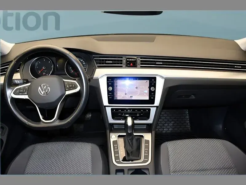 Gebraucht VW Passat 150 PS (110 kW) 2023 Grau Kombi