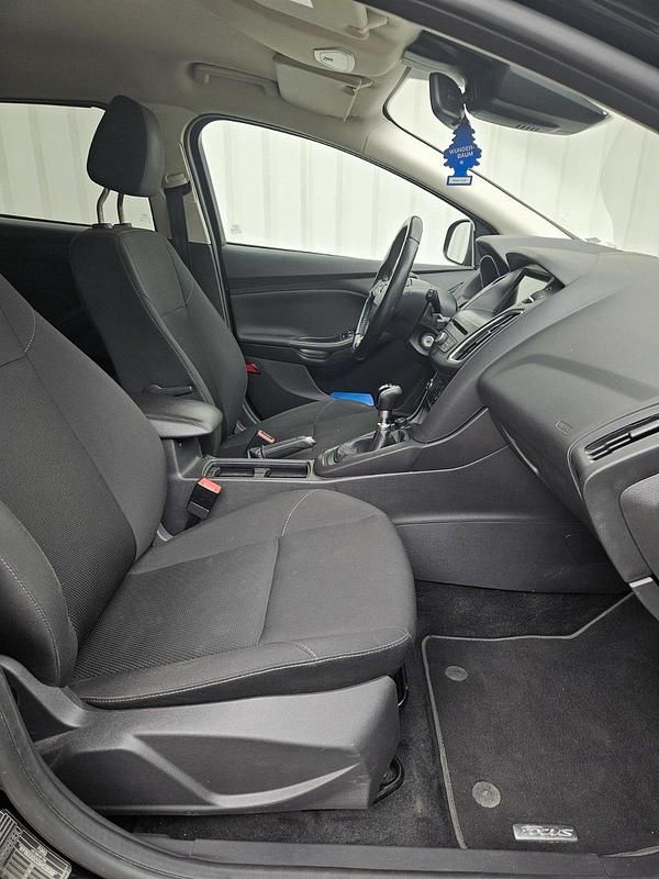 Gebraucht Ford Focus 120 PS (88 kW) 2017 Schwarz Kombi