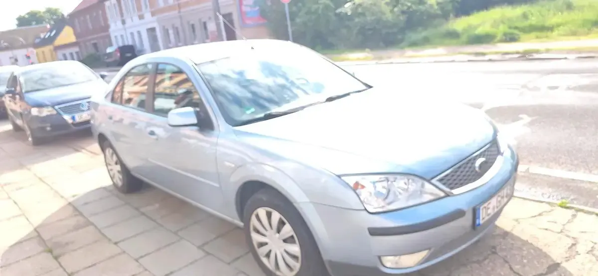 Usado Ford Mondeo Titanium 125 CV (91 kW) 2006 Azul Berlina