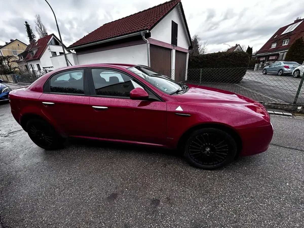 Gebraucht Alfa Romeo 159 240 PS (176 kW) 2009 Rot Limousine