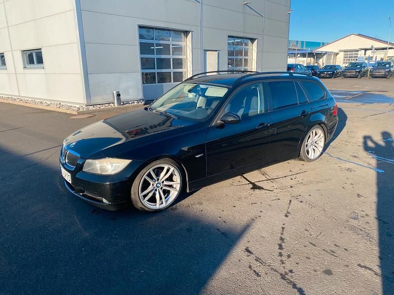Schwarz Gebraucht 2007 BMW 318 Kombi | 2.300 € (Teuer) - Bild 1/4