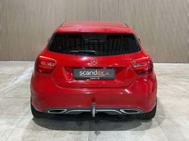 Gebraucht Mercedes A180 109 PS (80 kW) 2016 Rot Limousine