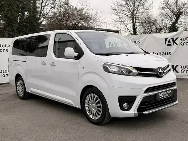 Gebraucht Toyota Proace Verso 177 PS (130 kW) 2023 Icy white Kombi