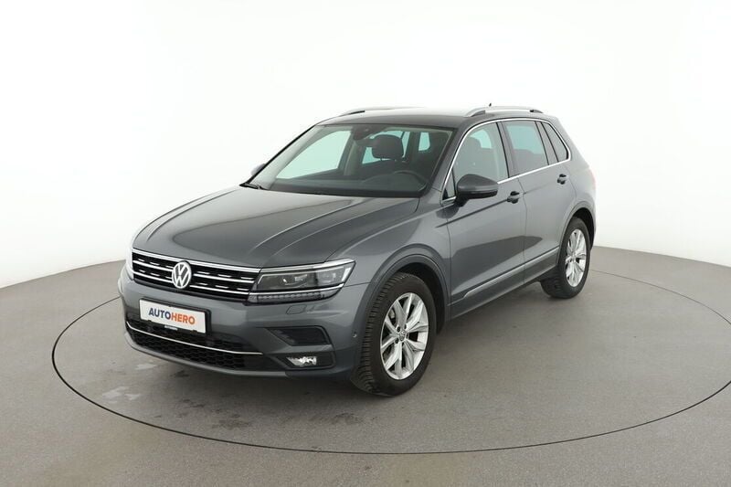 Grau Gebraucht 2020 VW Tiguan Highline SUV | 23.650 € (Superpreis) - Bild 1/4