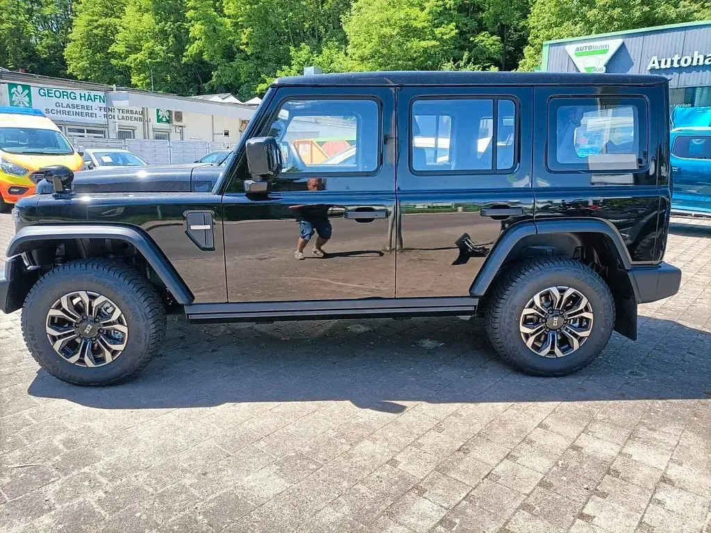 Neu BAW 212 166 PS (122 kW) 2026 Schwarz SUV
