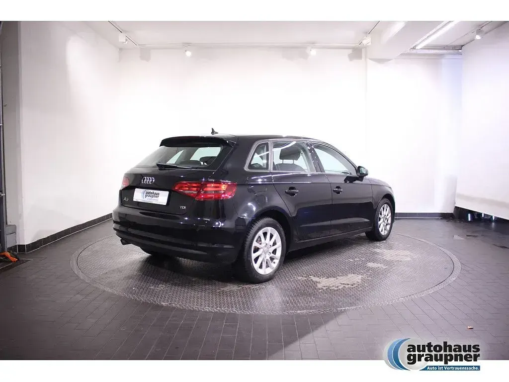 Gebraucht Audi A3 Attraction 110 PS (80 kW) 2016 Schwarz / mythosschwarz Limousine