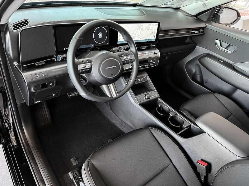 Neu Hyundai Kona Select 99 kW (135 PS) 2025 Schwarz SUV