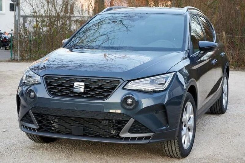 Grau Neu 2025 Seat Arona Xperience SUV | 27.149 € (Teuer) - Bild 1/4