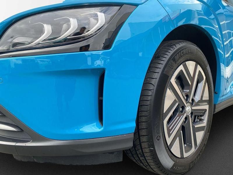 Gebraucht Hyundai Kona Trend 100 kW (136 PS) 2022 Blau SUV