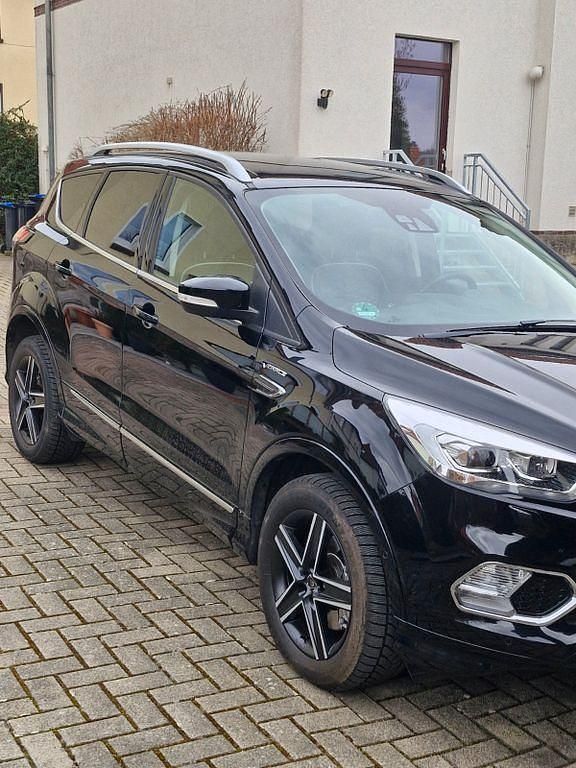 Gebraucht Ford Kuga Vignale 179 PS (131 kW) 2017 Schwarz SUV