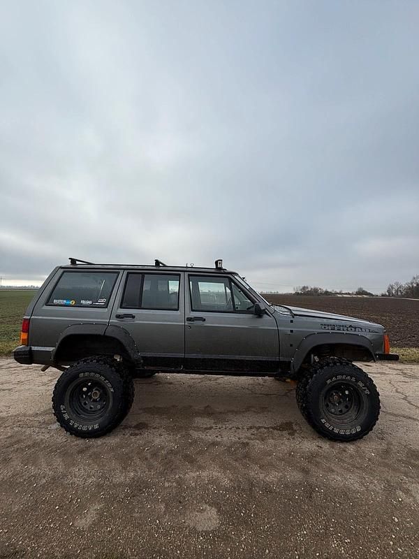 Gebraucht Jeep Cherokee 171 PS (125 kW) 1990 Grau SUV