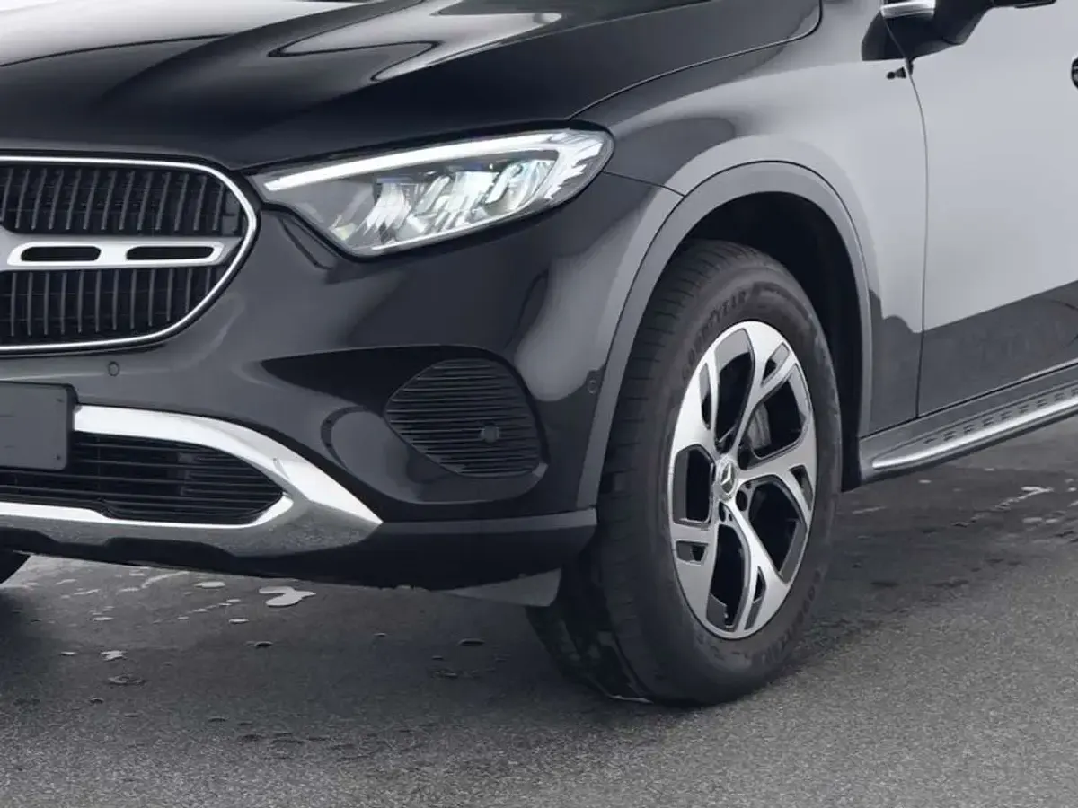 Gebraucht Mercedes GLC300e Avantgarde 204 PS (150 kW) 2024 Schwarz schwarz SUV