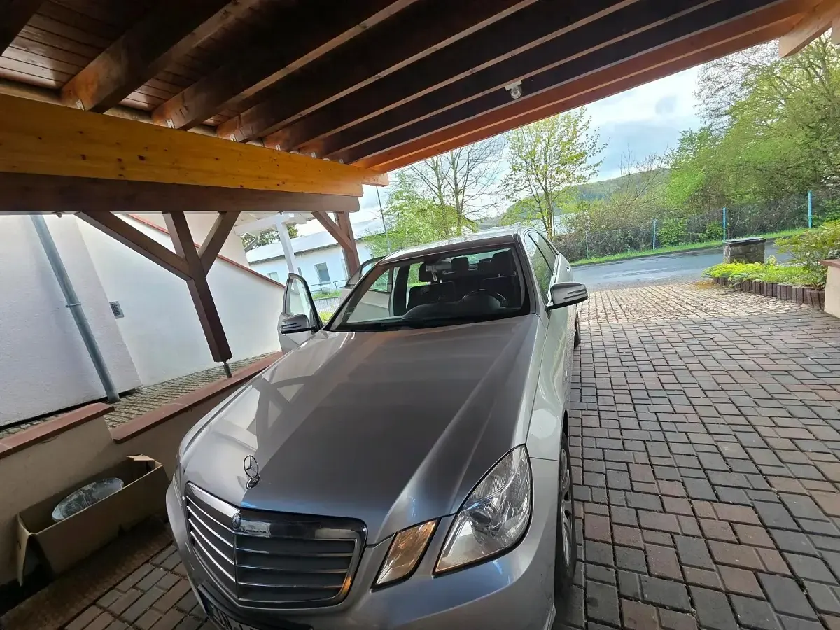 Gebraucht Mercedes E220 170 PS (125 kW) 2009 Grau Limousine