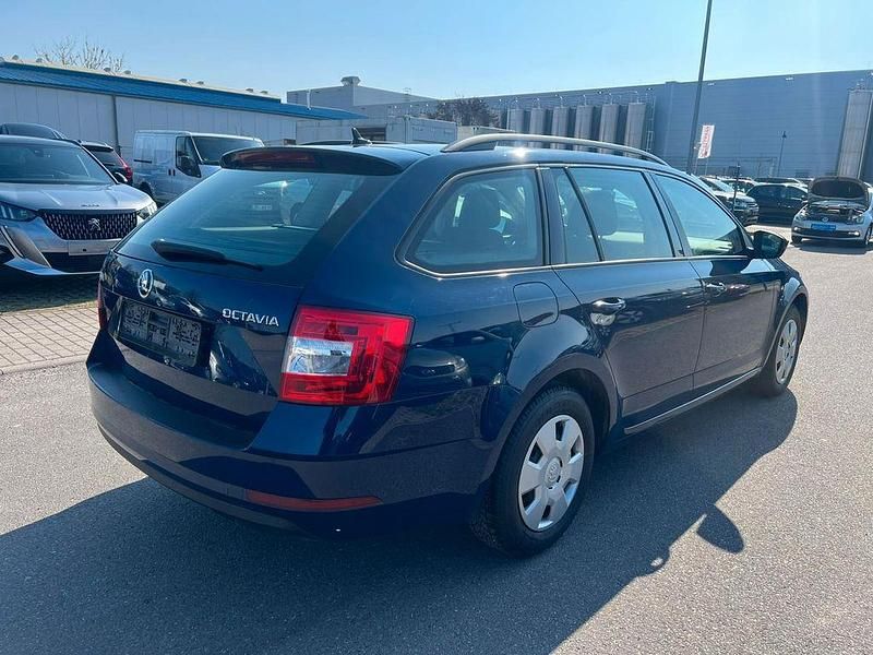 Gebraucht Skoda Octavia Ambition 116 PS (85 kW) 2018 Blau Kombi