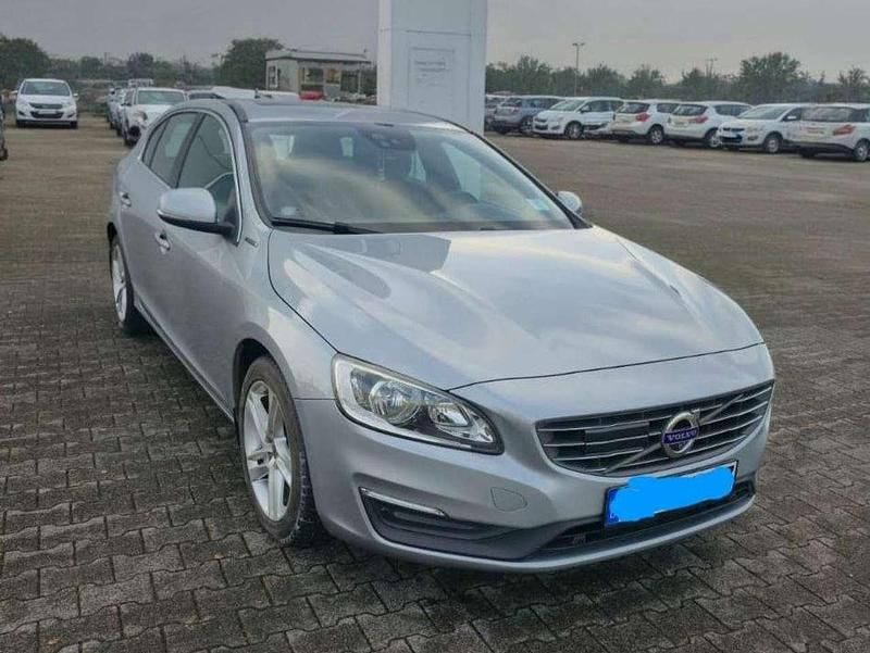 Gebraucht Volvo V60 Momentum 220 PS (161 kW) 2015 Silber Kombi