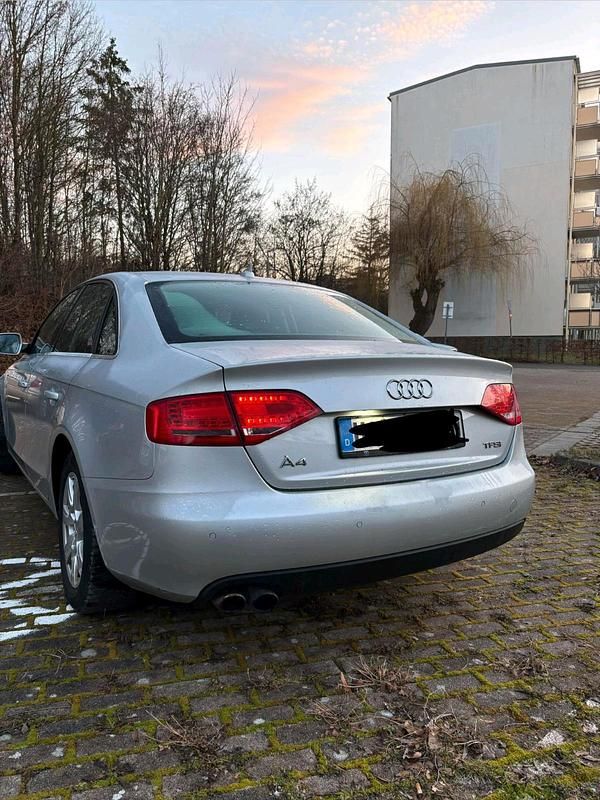 Gebraucht Audi A4 Attraction 120 PS (88 kW) 2011 Grau Limousine