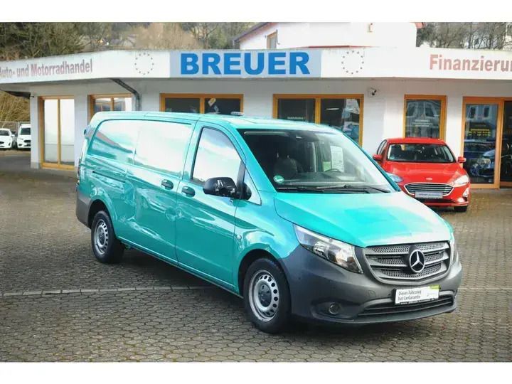 Gruen Gebraucht 2021 Mercedes Vito Van / Kleinbus | 19.992 € - Bild 1/2