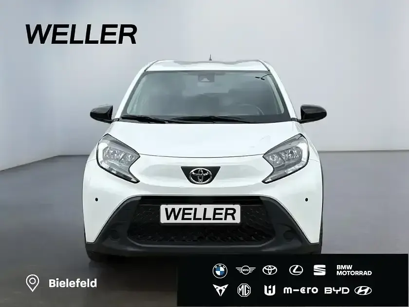Gebraucht Toyota Aygo Play 72 PS (52 kW) 2023 Super (pure) white ii (weiss) Kleinwagen