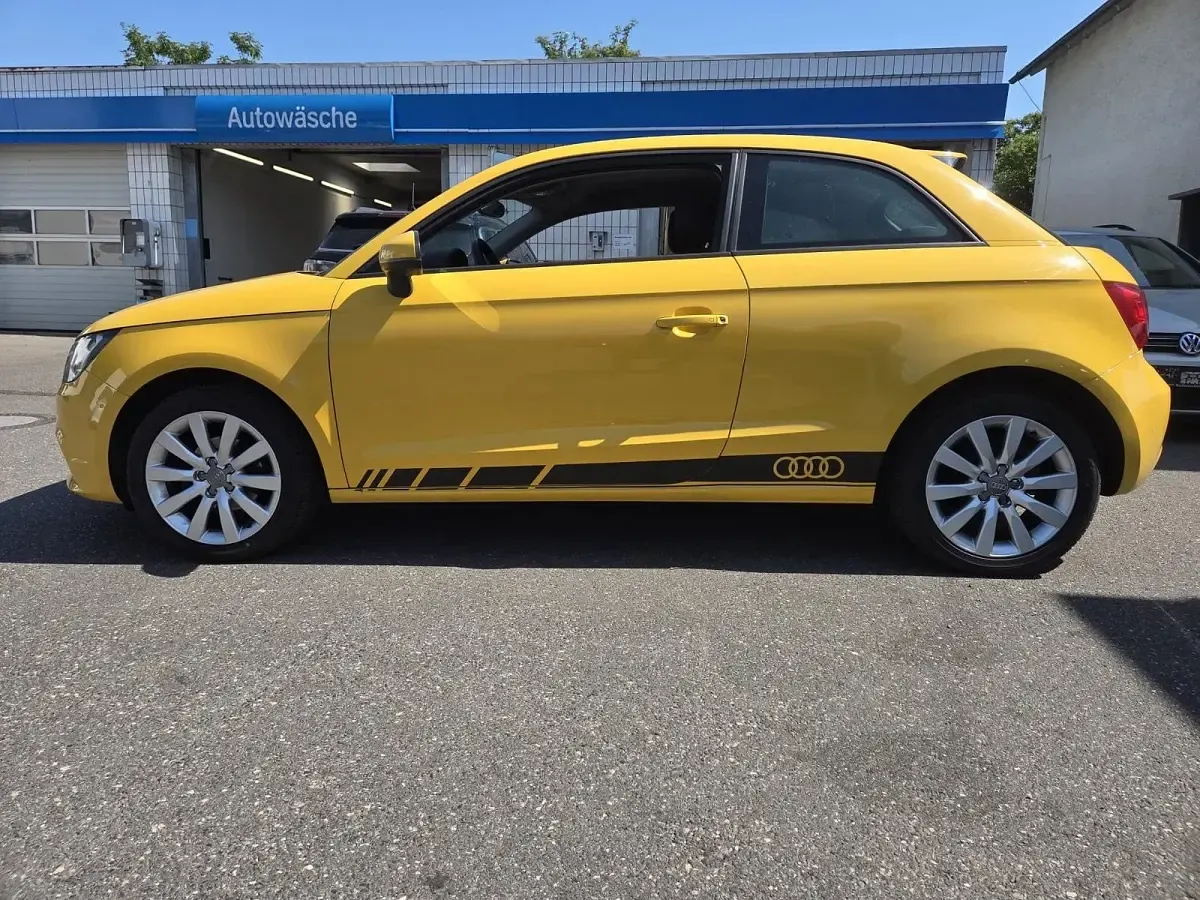 Gebraucht Audi A1 Attraction 86 PS (63 kW) 2013 Gelb Kleinwagen