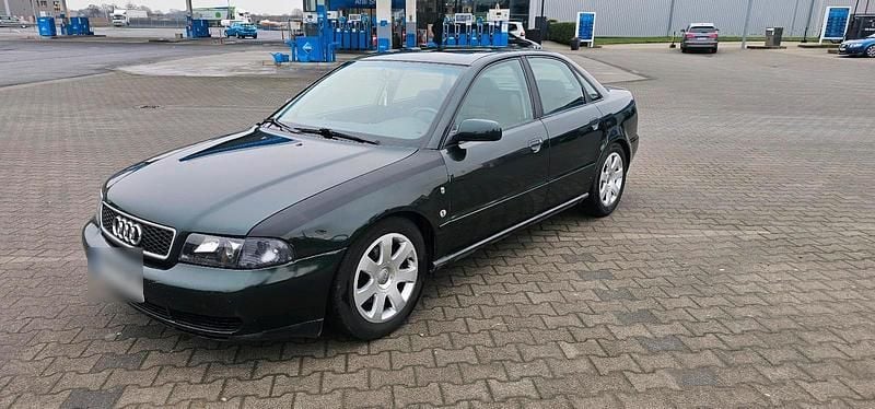 Grün Gebraucht 1995 Audi A4 Limousine | 2.100 € - Bild 1/4