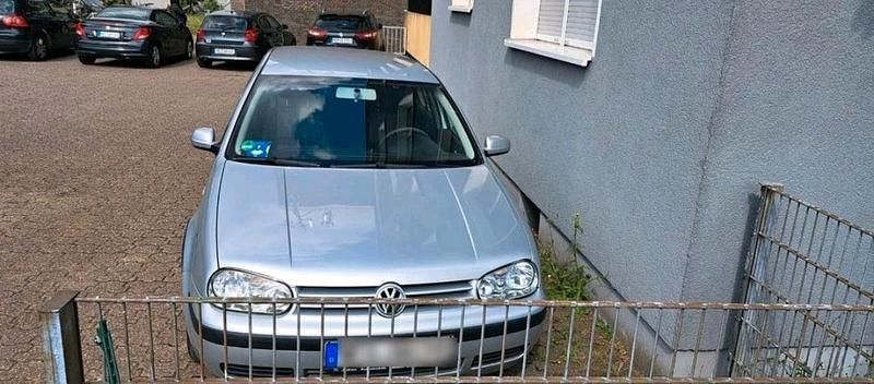 Silber Gebraucht 2003 VW Golf IV Kleinwagen | 1.750 € (Fairer Preis) - Bild 1/4