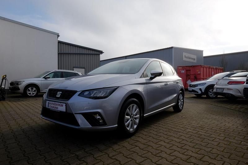 Silber Gebraucht 2024 Seat Ibiza Reference Van / Kleinbus | 16.390 € (Fairer Preis) - Bild 1/4