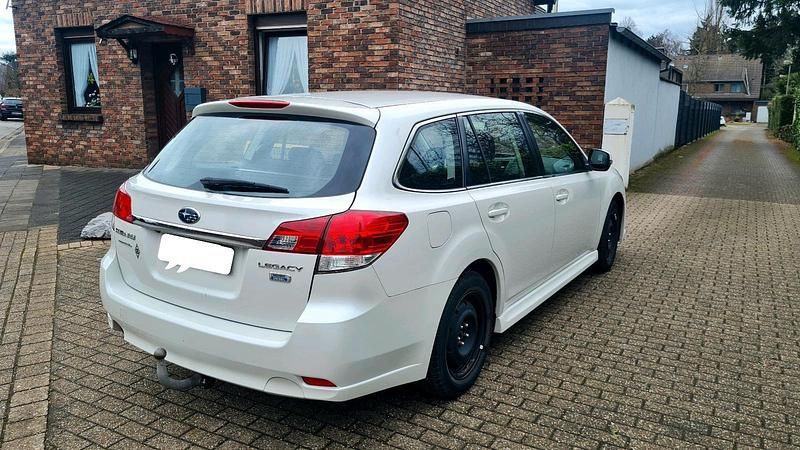 Gebraucht Subaru Legacy 150 PS (110 kW) 2013 Weiß Kombi
