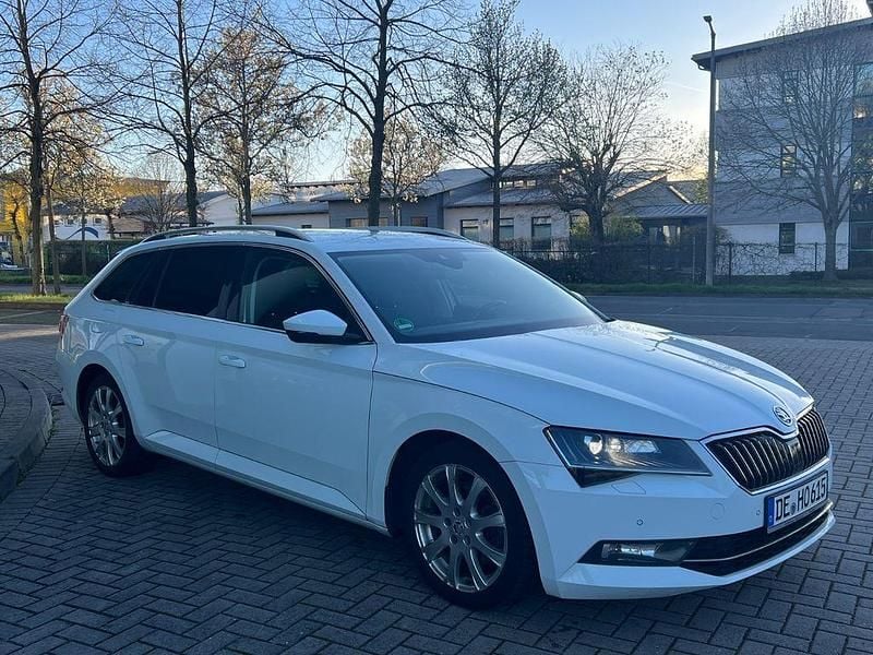 Gebraucht Skoda Superb Style 190 PS (139 kW) 2016 Weiß Kombi
