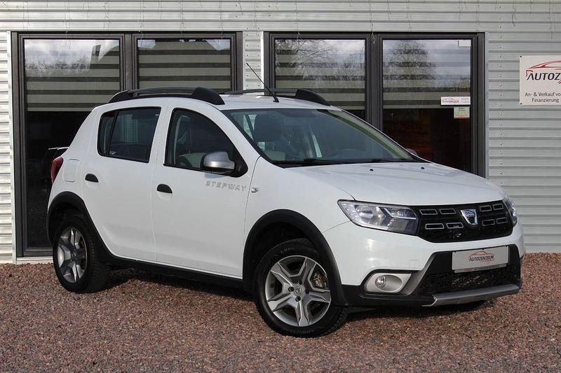 Gebraucht Dacia Sandero Prestige 90 PS (66 kW) 2017 Weiß Limousine