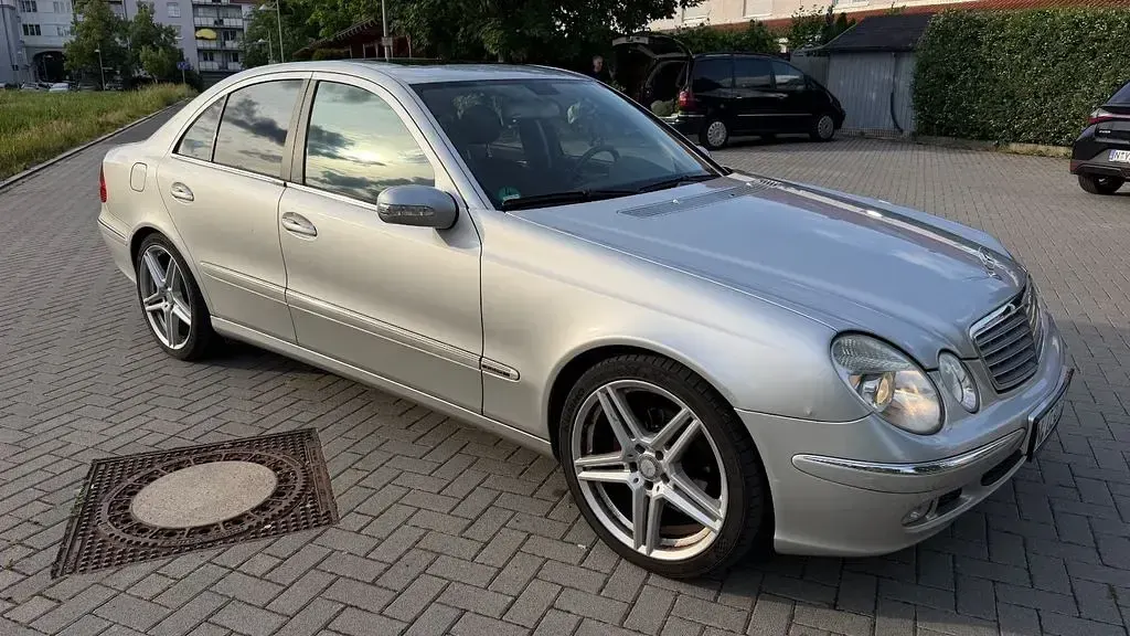 Gebraucht Mercedes E220 Elegance 150 PS (110 kW) 2003 Silber Limousine