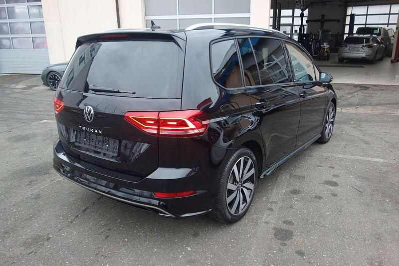 Gebraucht VW Touran R-line 150 PS (110 kW) 2024 Deep black Van / Kleinbus