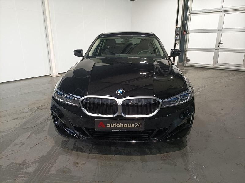 Gebraucht BMW 330 Sport Line 286 PS (210 kW) 2023 Schwarz Limousine
