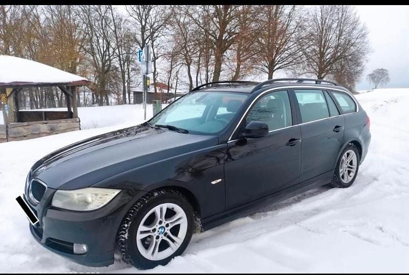 Gebraucht BMW 318 143 PS (105 kW) 2010 Schwarz Kombi