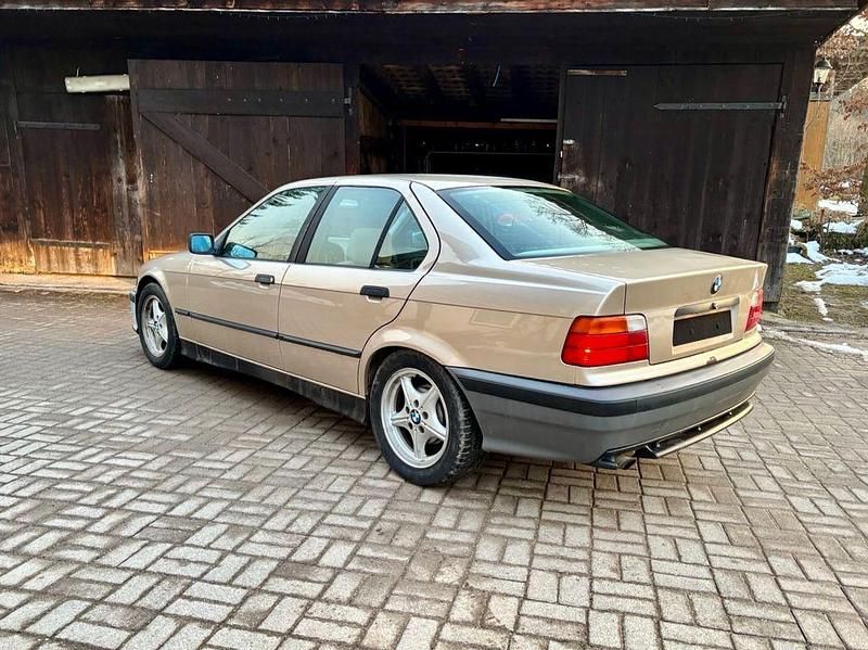 Gebraucht BMW 316 102 PS (75 kW) 1992 Beige Limousine