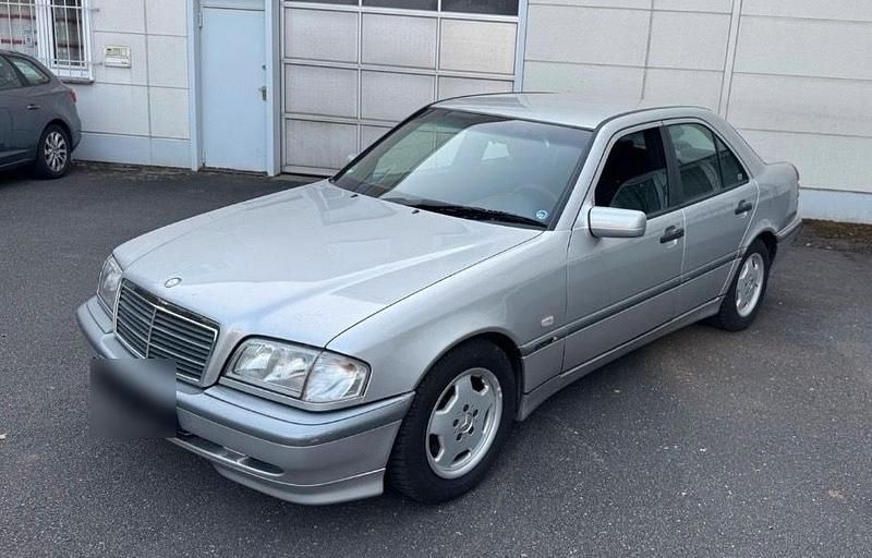 Gebraucht Mercedes C220 125 PS (91 kW) 1998 Silber Limousine