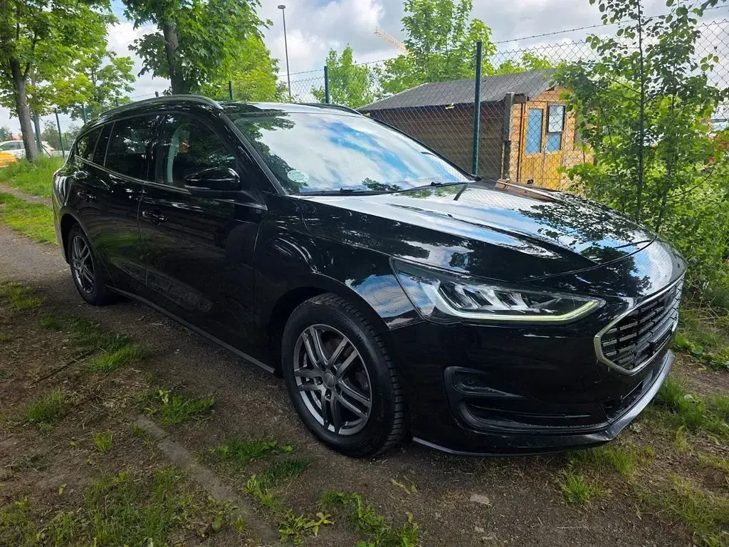 Gebraucht Ford Focus Titanium 120 PS (88 kW) 2023 Schwarz Limousine