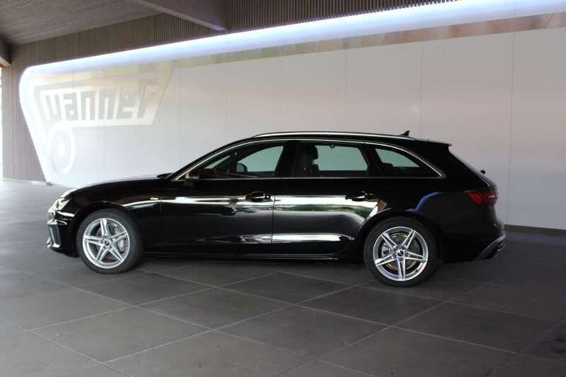 Mythosschwarzmetallic Gebraucht 2023 Audi A4 S-Line Kombi | 45.880 € - Bild 1/4
