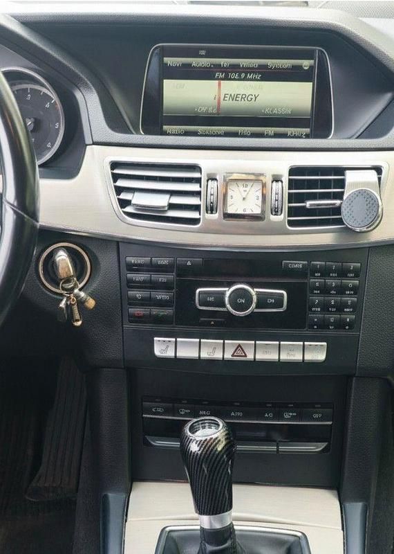 Weiß Gebraucht 2013 Mercedes E220 Kombi | 12.700 € (Fairer Preis) - Bild 1/4