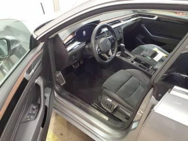 Gebraucht VW Arteon Elegance 150 PS (110 kW) 2024 Pyritsilber metallic (metallic) Kombi