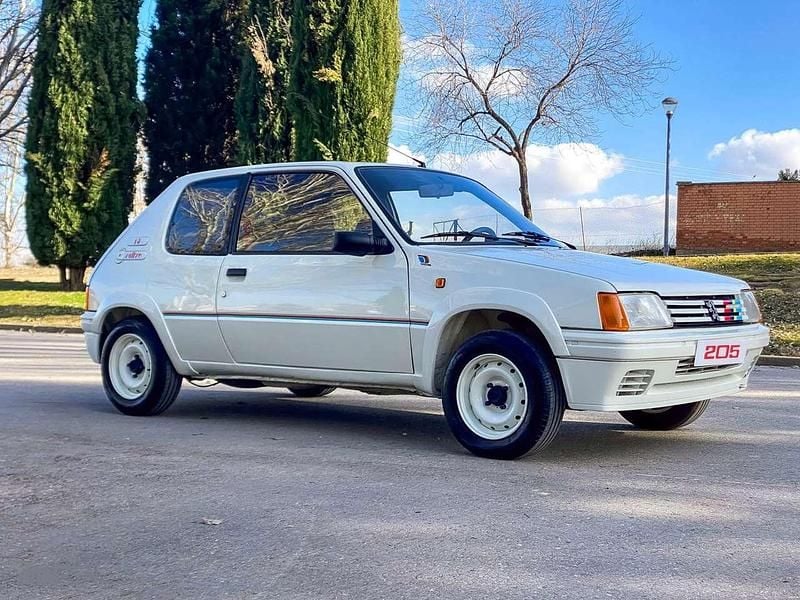 Weiß Gebraucht 1990 Peugeot 205 Limousine | 10.000 € - Bild 1/4