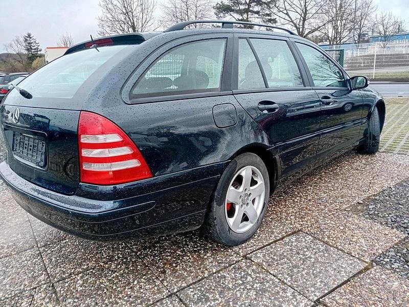 Gebraucht Mercedes C200 163 PS (119 kW) 2004 Blau Kombi