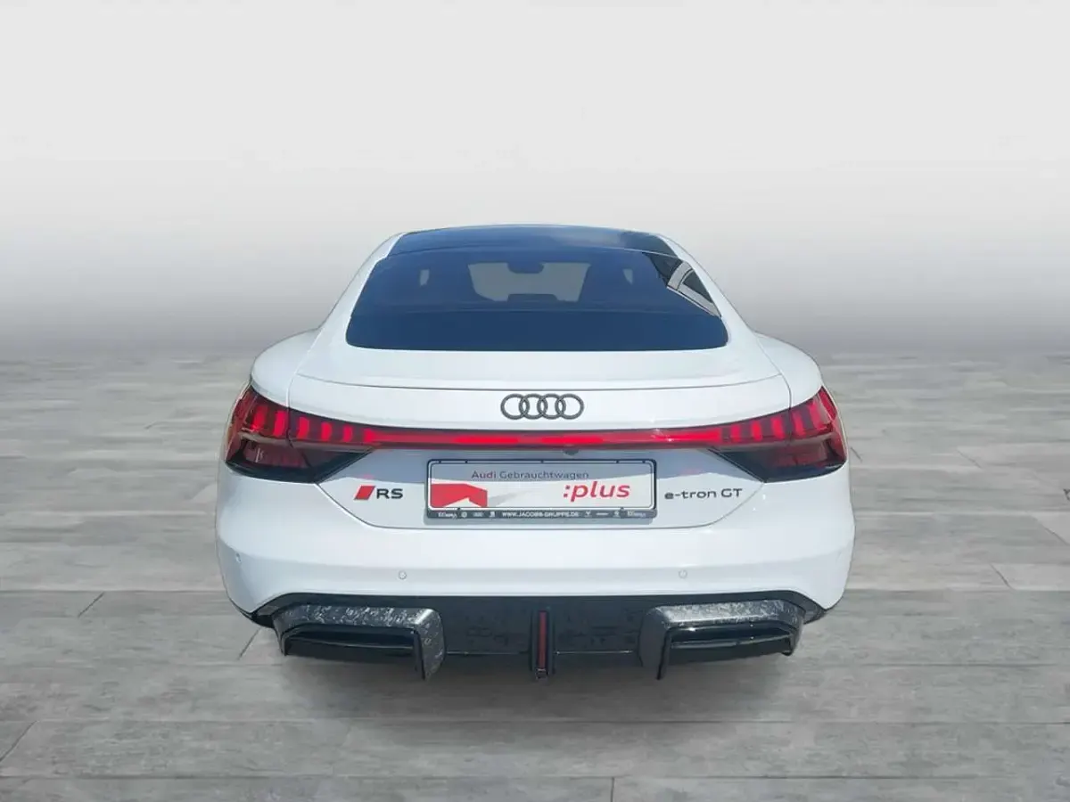 Second-hand Audi e-tron GT quattro Performance 620 kW (843 CP) 2024 Alb Berlinǎ