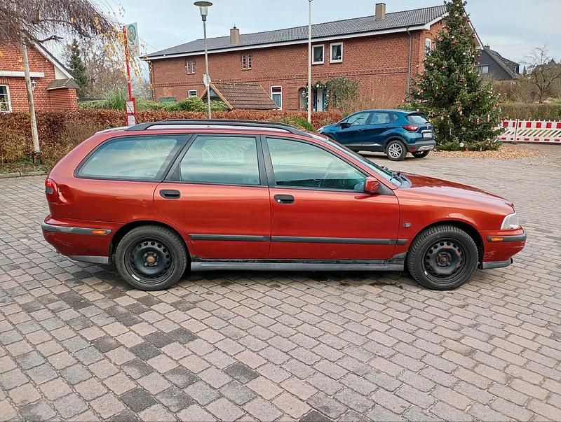 Gebraucht Volvo V40 116 PS (85 kW) 1998 Rot Kombi