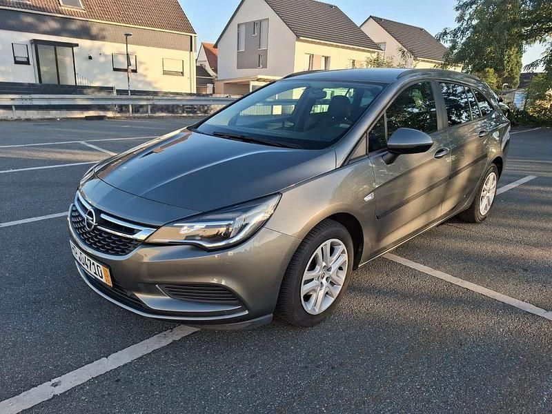 Grau Gebraucht 2019 Opel Astra Kombi | 10.800 € (Fairer Preis) - Bild 1/4