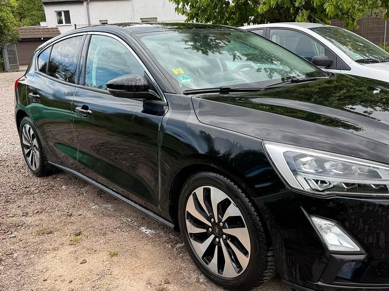 Gebraucht Ford Focus 125 PS (91 kW) 2018 Schwarz Limousine