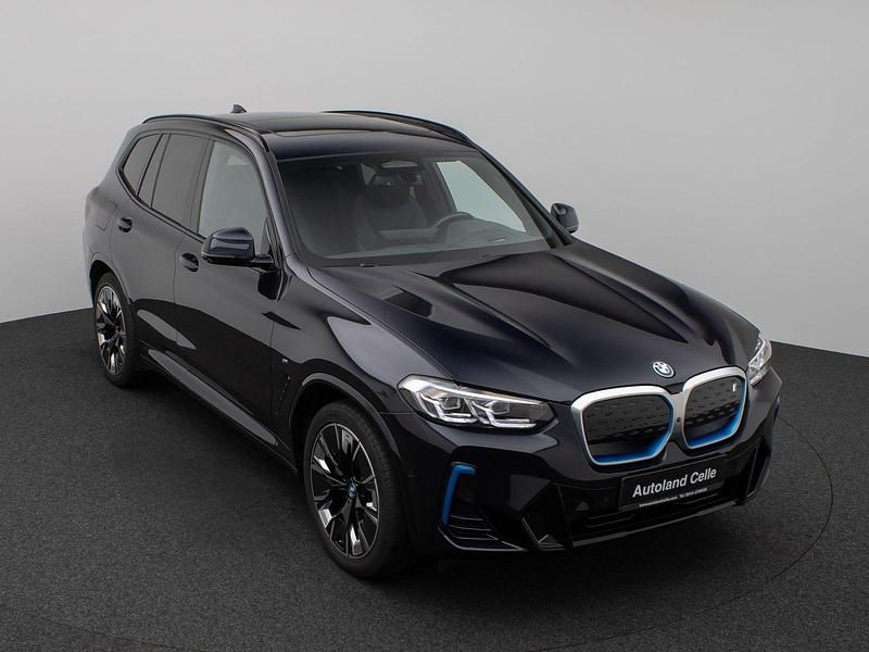 Gebraucht BMW iX3 Impressive 210 kW (286 PS) 2022 M carbonschwarz metallic4schwarz SUV
