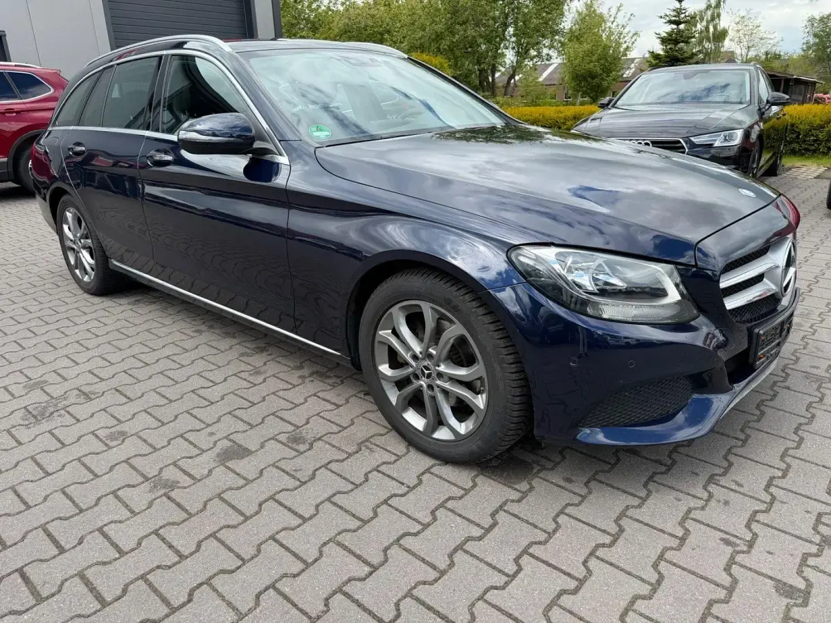 Second-hand Mercedes C220 Avantgarde 170 CP (125 kW) 2017 Albastru Break