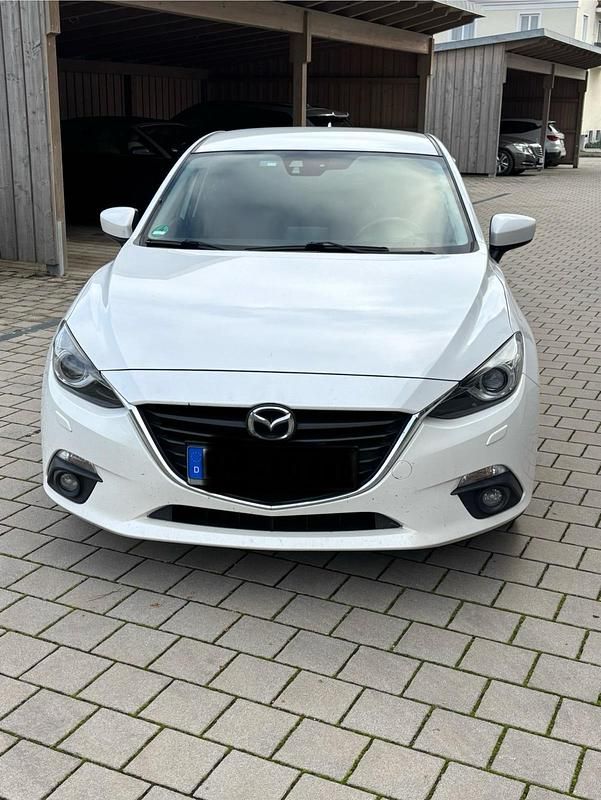 Weiß Gebraucht 2017 Mazda 3 Nakama Limousine | 5.750 € (Superpreis) - Bild 1/4