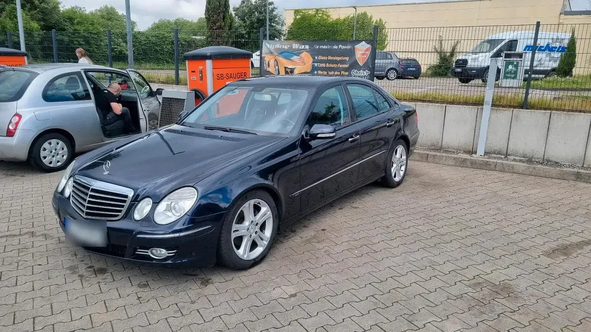 Gebraucht Mercedes E220 170 PS (125 kW) 2008 Blau Limousine
